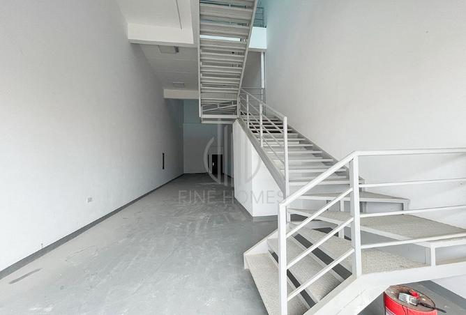 985570 - Property Image 2