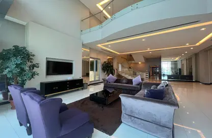 Living Room image for: Penthouse - 4 Bedrooms - 6 Bathrooms for rent in Al Juffair - Capital Governorate, Image 1