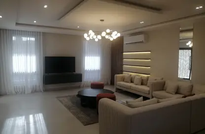 Villa - 3 Bedrooms - 5 Bathrooms for rent in Busaiteen - Muharraq Governorate