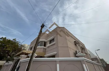 Villa - 5 Bedrooms - 4 Bathrooms for rent in Arad - Muharraq Governorate