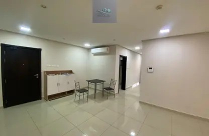 Apartment - 3 Bedrooms - 3 Bathrooms for rent in Maqabah - Northern Governorate
