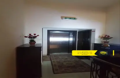 عمارة بالكامل - استوديو - 7 حمامات للبيع في عراد - المحرق