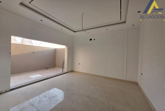 972466 - Property Image 3