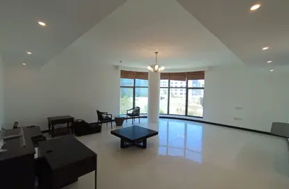 Apartment - 3 Bedrooms - 4 Bathrooms for rent in Seef - Capital Governorate