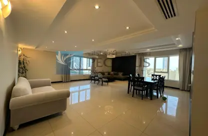 Living / Dining Room image for: Apartment - 4 Bedrooms - 6 Bathrooms for sale in Abraj Al Lulu - Manama - Capital Governorate, Image 1