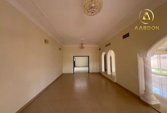 967344 - Property Image 2