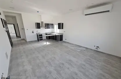 Apartment - 2 Bedrooms - 3 Bathrooms for rent in Janabiya - Northern Governorate