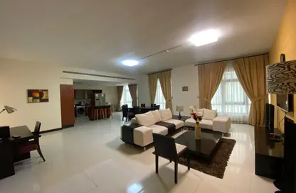 Apartment - 2 Bedrooms - 3 Bathrooms for rent in Busaiteen - Muharraq Governorate