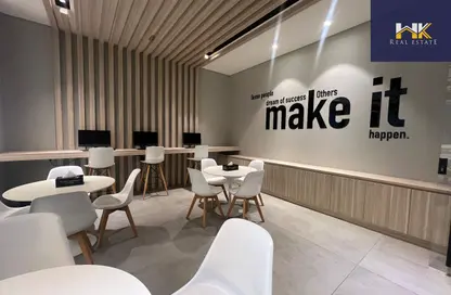 شقة - غرفة نوم - 2 حمامات للايجار في شارع أمواج - أمواج - المحرق شقة - غرفة نوم - 2 حمامات للايجار في شارع أمواج - أمواج - المحرق