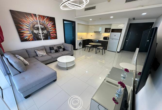 956708 - Property Image 2