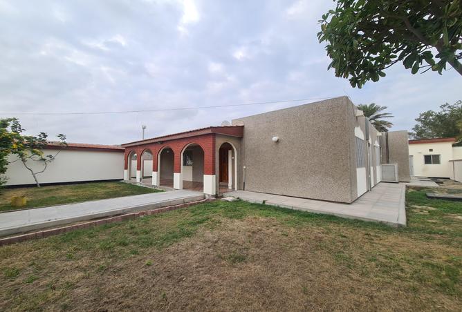 Villa - 4 Bedrooms - 3 Bathrooms for rent in Isa Town - Central Governorate