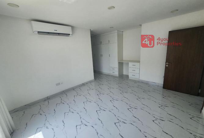 975687 - Property Image 2