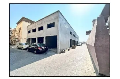 عمارة بالكامل - استوديو - 2 حمامات للبيع في المحرق - المحرق