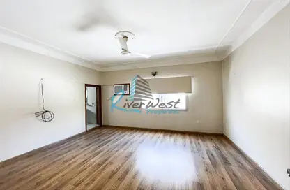 Apartment - 4 Bedrooms - 3 Bathrooms for rent in Zinj - Manama - Capital Governorate