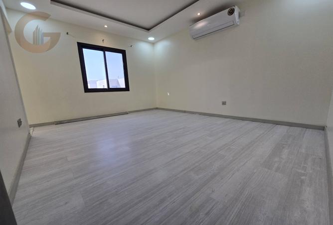 982527 - Property Image 2