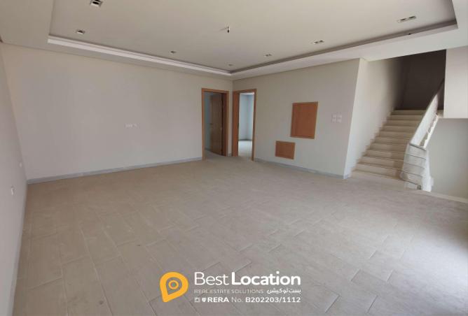 956777 - Property Image 2