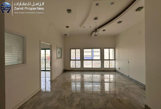 933082 - Property Image 3