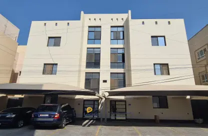 عمارة بالكامل - استوديو - 3 حمامات للبيع في الحد - المحرق
