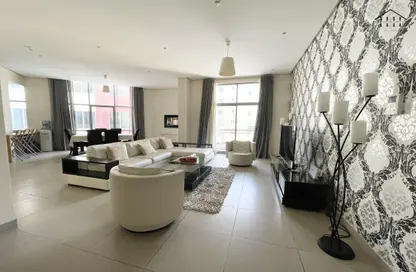 Apartment - 2 Bedrooms - 3 Bathrooms for rent in Seef - Capital Governorate