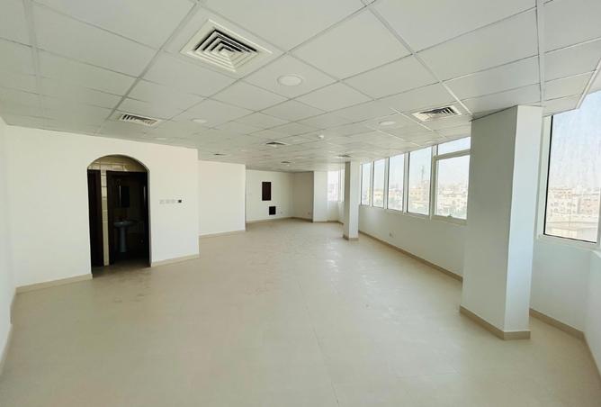 Office Space - Studio - 4 Bathrooms for rent in Um Al Hasam - Manama - Capital Governorate