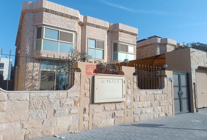 Villa - 5 Bedrooms - 4 Bathrooms for rent in Seef - Capital Governorate