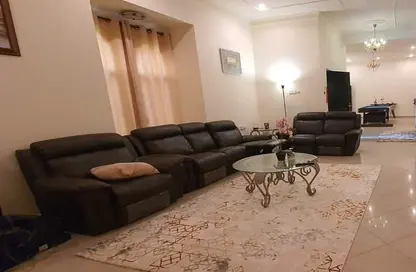 Villa - 3 Bedrooms - 4 Bathrooms for rent in Galali - Muharraq Governorate