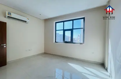 Empty Room image for: Office Space - Studio - 3 Bathrooms for rent in Tubli - Central Governorate, Image 1