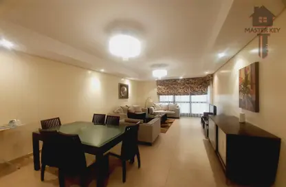 Living / Dining Room image for: Apartment - 2 Bedrooms - 2 Bathrooms for rent in Sanabis - Manama - Capital Governorate, Image 1