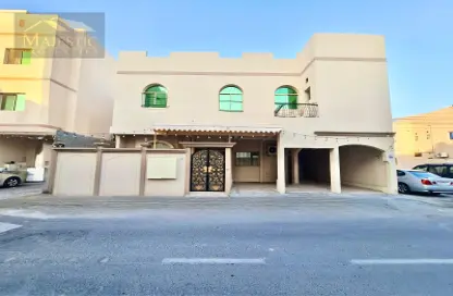 عمارة بالكامل - 8 غرف نوم - 8 حمامات للبيع في عالي - المحافظة الوسطى
