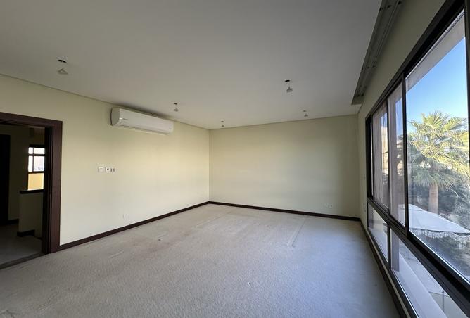 976028 - Property Image 2