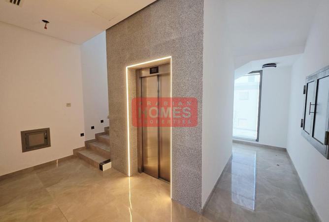 937427 - Property Image 2