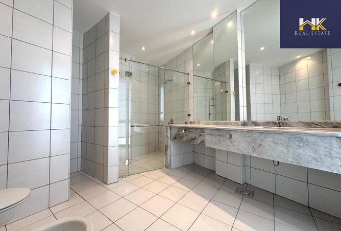 990178 - Property Image 2