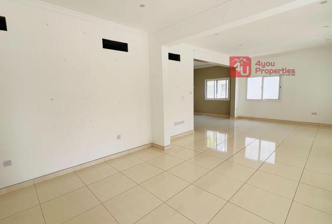 955603 - Property Image 2