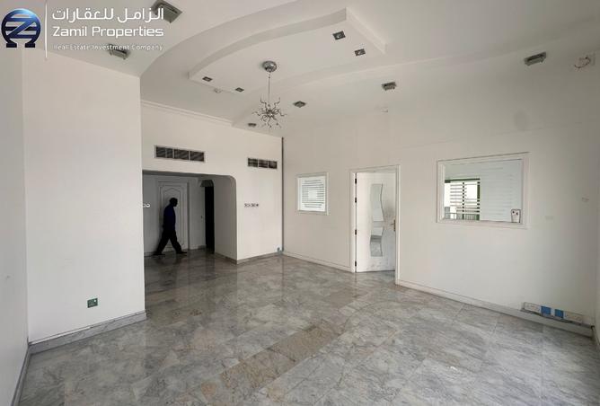 933082 - Property Main Image