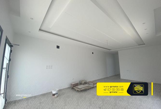 748694 - Property Image 2