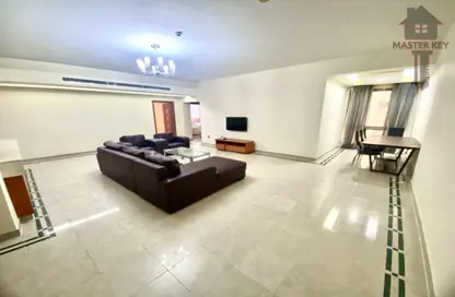 Living Room image for: Apartment - 4 Bedrooms - 3 Bathrooms for rent in Al Juffair - Capital Governorate, Image 1