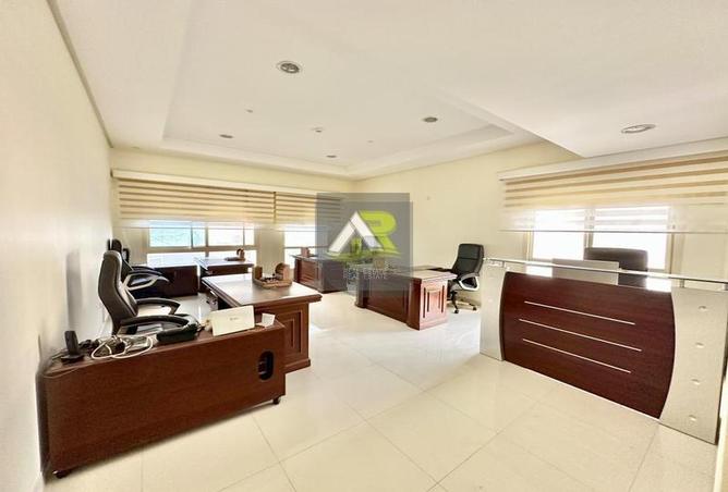 Office Space - Studio - 3 Bathrooms for rent in Seef - Capital Governorate