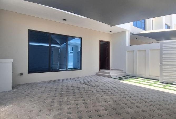 963197 - Property Image 2
