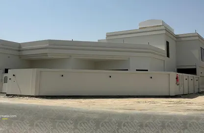 Villa - 4 Bedrooms - 5 Bathrooms for sale in Hillat Abdul Saleh - Northern Governorate
