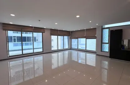 Apartment - 2 Bedrooms - 3 Bathrooms for rent in Hidd - Muharraq Governorate