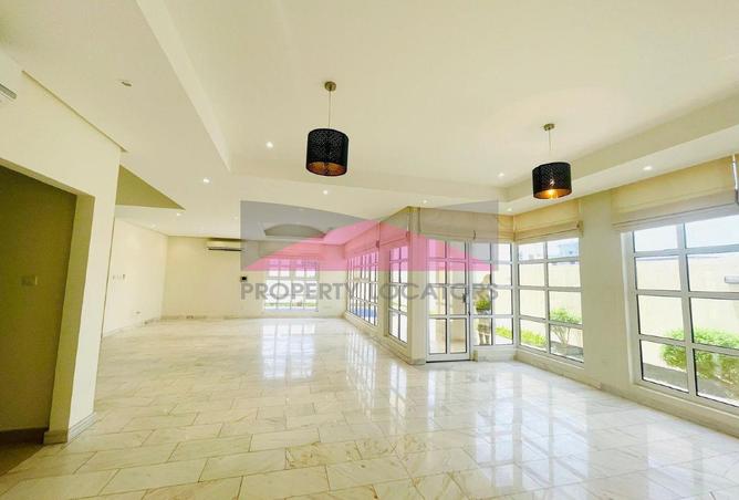 974320 - Property Image 2