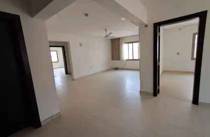 Apartment - 3 Bedrooms - 3 Bathrooms for rent in Tubli - Central Governorate
