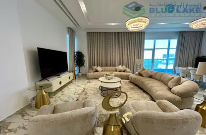 Apartment - 3 Bedrooms - 5 Bathrooms for rent in Seef - Capital Governorate