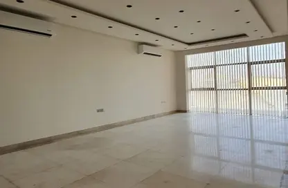 مكتب - استوديو - 2 حمامات للايجار في الحد - المحرق