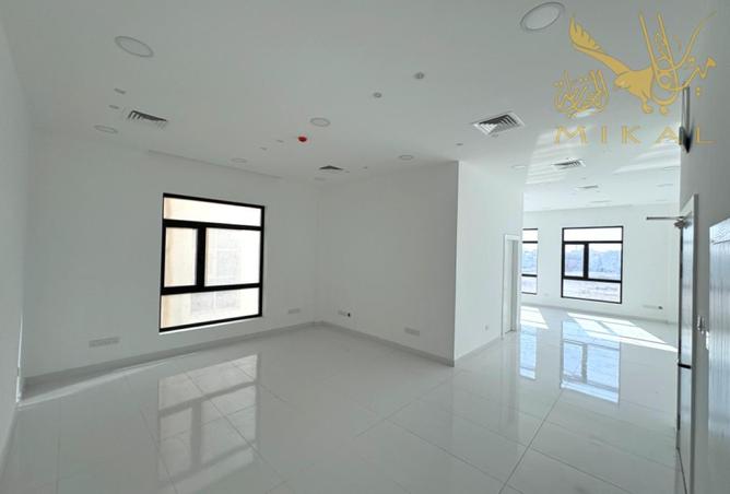 989571 - Property Image 2