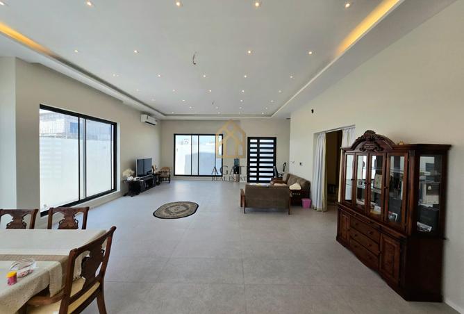 961860 - Property Image 2