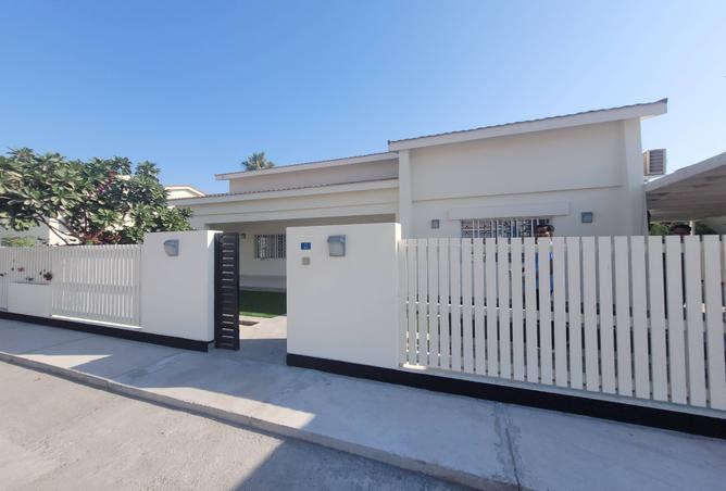 983129 - Property Image 2