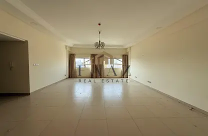 Apartment - 2 Bedrooms - 3 Bathrooms for rent in Um Al Hasam - Manama - Capital Governorate