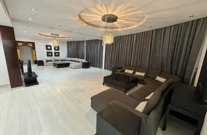 Apartment - 3 Bedrooms - 4 Bathrooms for rent in Al Juffair - Capital Governorate