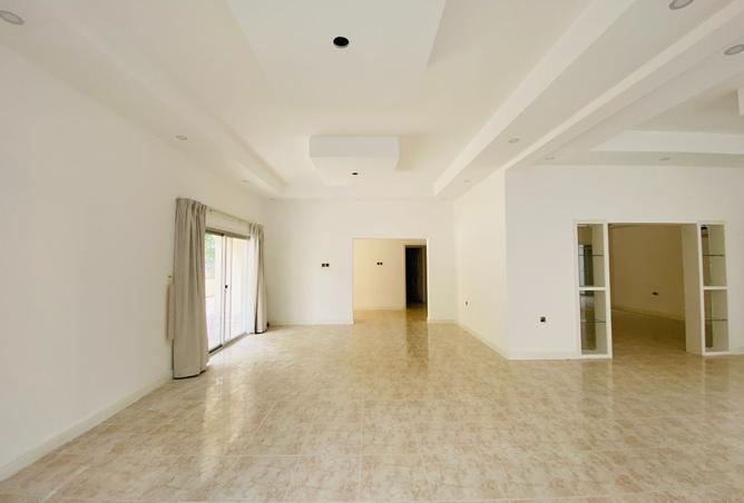 979608 - Property Image 3